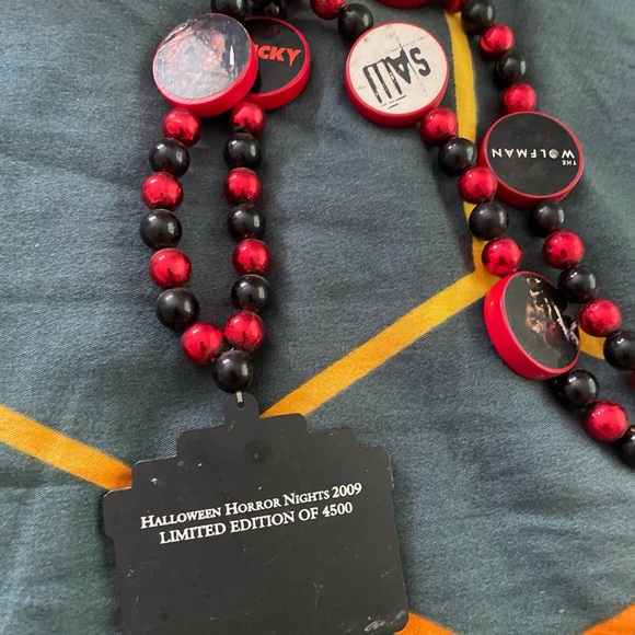 Rare Halloween Horror Nights 2009 Limited Edition Of 4500 Chain - Chucky Saw - Picture 2 of 3